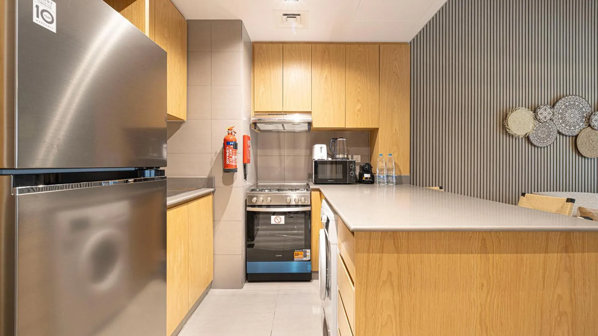 Appartamento 1Br Timber Retreat With Balcony Sharjah 0*,