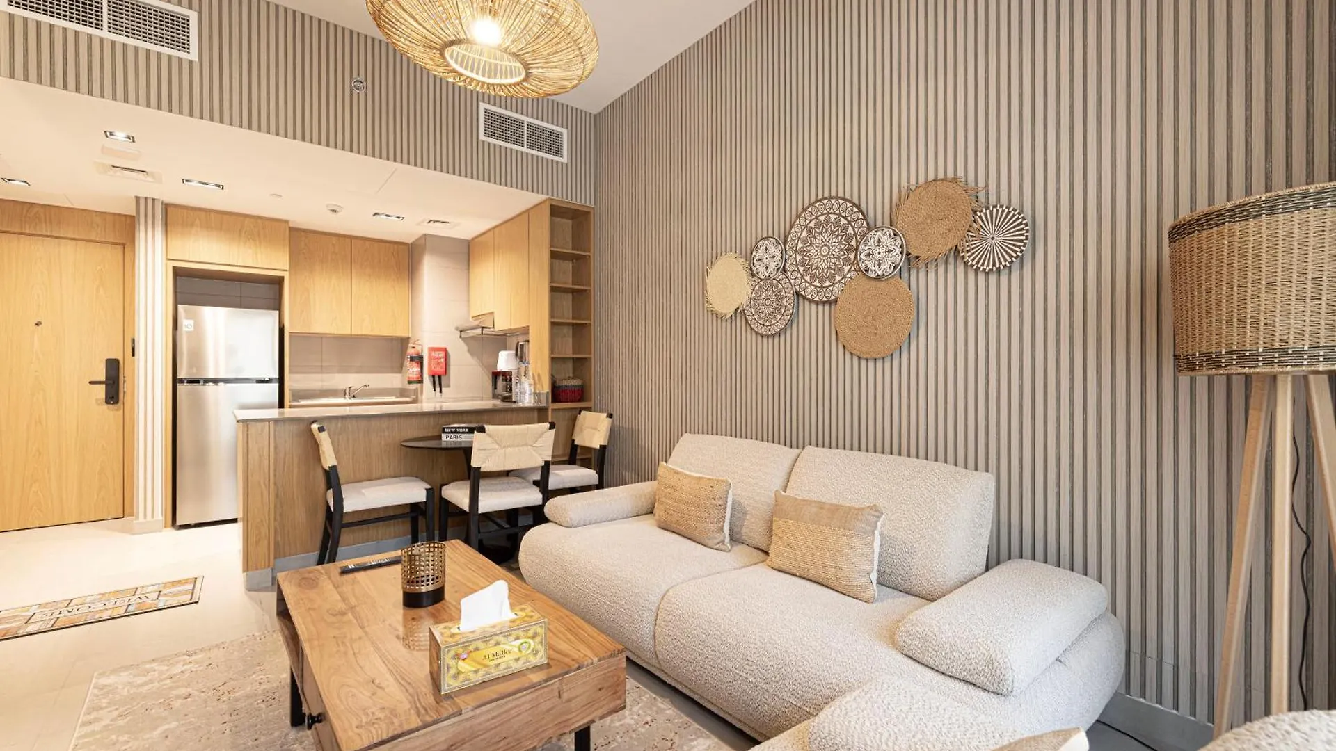 Appartamento 1Br Timber Retreat With Balcony Sharjah