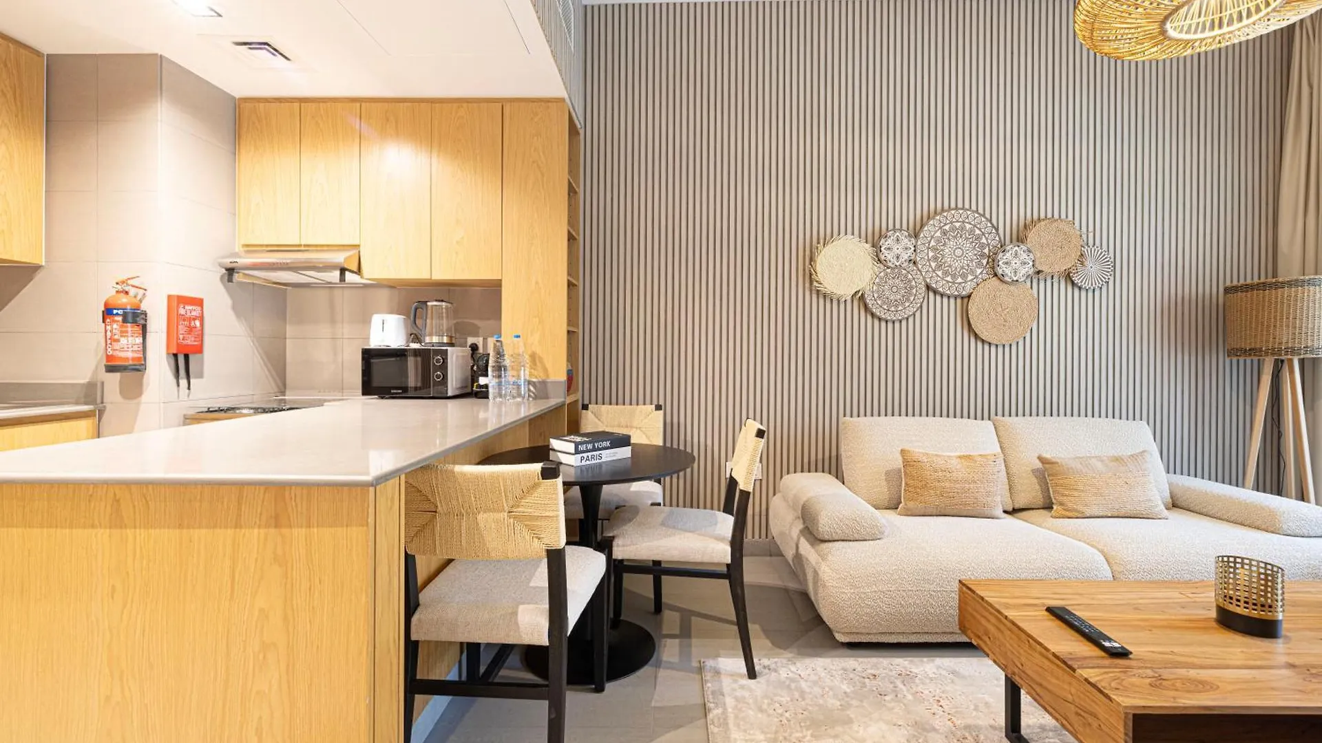 Appartamento 1Br Timber Retreat With Balcony Sharjah Emirati Arabi Uniti