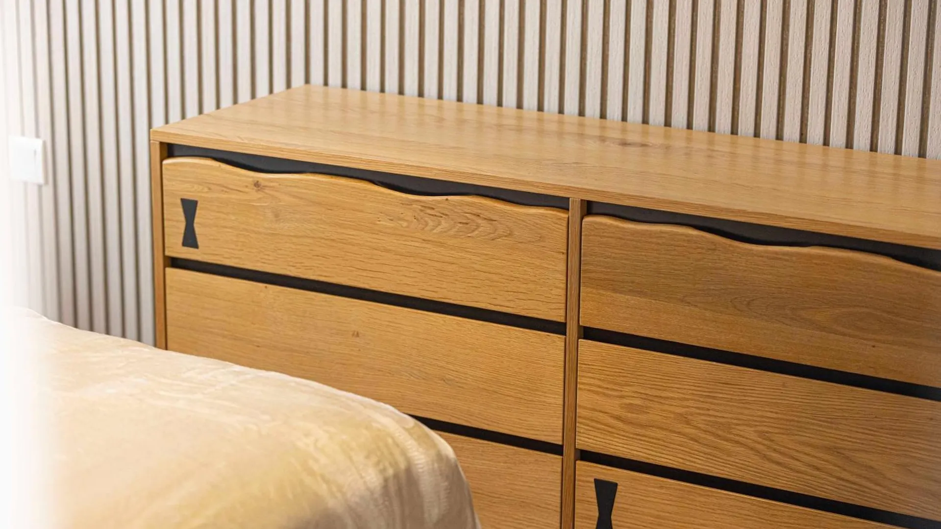 Appartamento 1Br Timber Retreat With Balcony Sharjah